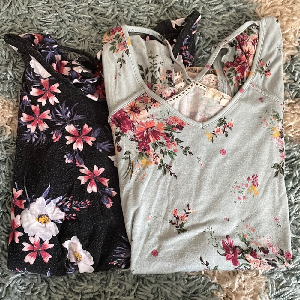 Two kids floral tops